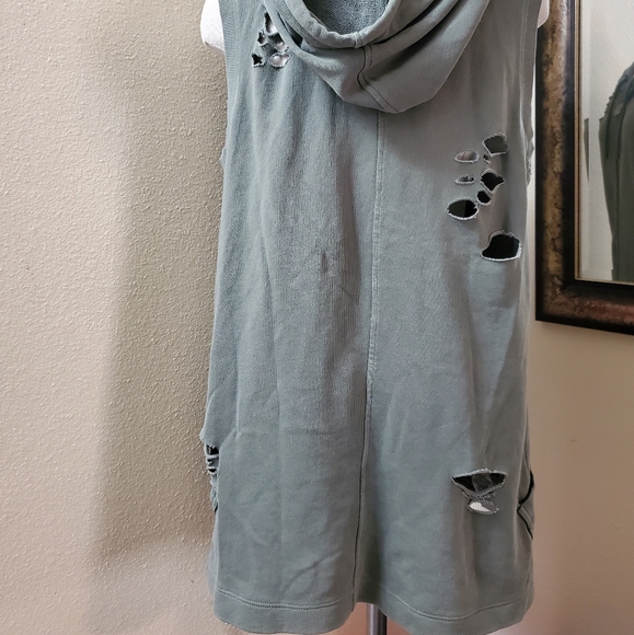 Uniquely Lorna Jane Distressed Sleeveless Vest - Picture 7 of 14